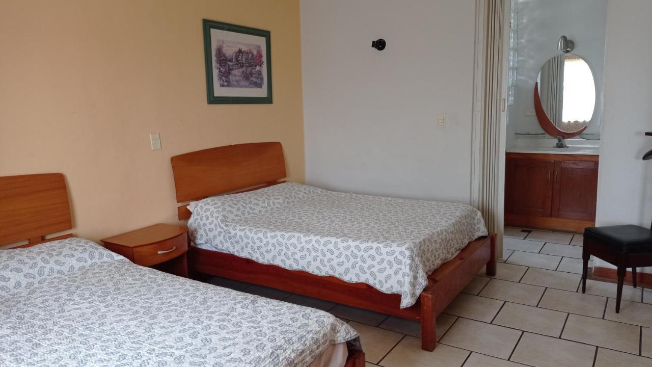 Confort Ejecutivo Suites Lindavista Guadalupe  Buitenkant foto